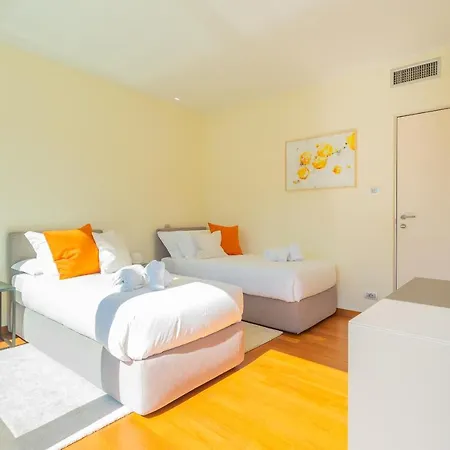 Infinity By Rent * Como