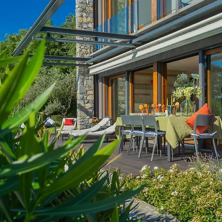 Infinity By Rent Vila Como