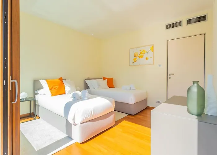 Infinity By Rent * Como