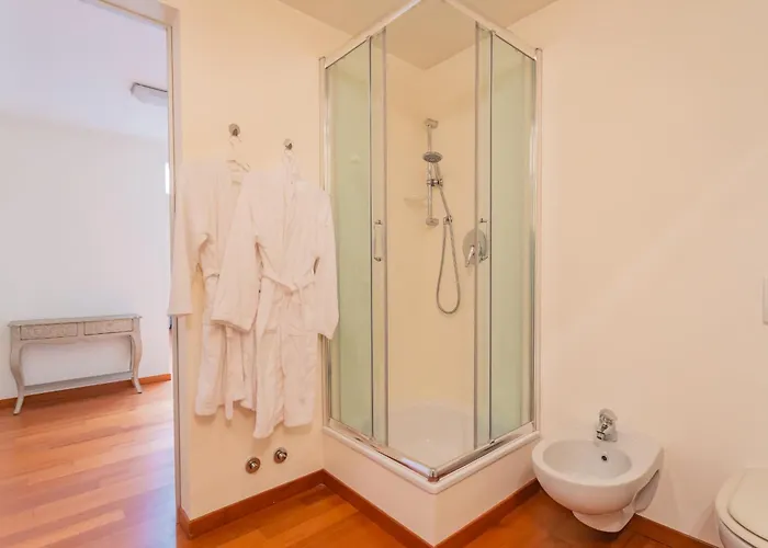 Infinity By Rent كومو